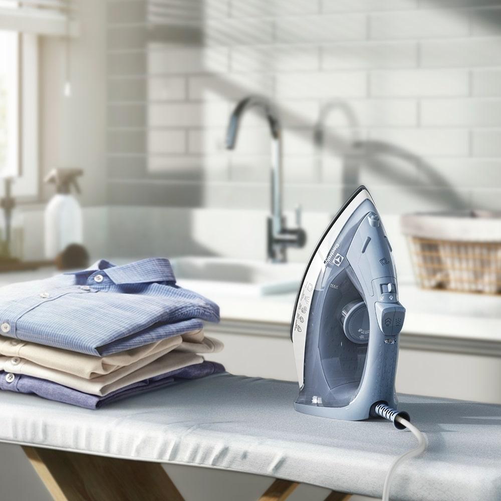 Imagem 4 do produto Ferro Elétrico a Vapor Electrolux ESI10 1500W Azul/Branco 220V