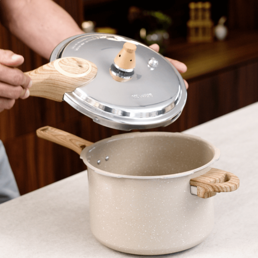 Última imagem em  miniatura do produto Panela de Pressão com Indução Brinox Pressure Antiaderente Ceramic Life 4,2 Litros Areia